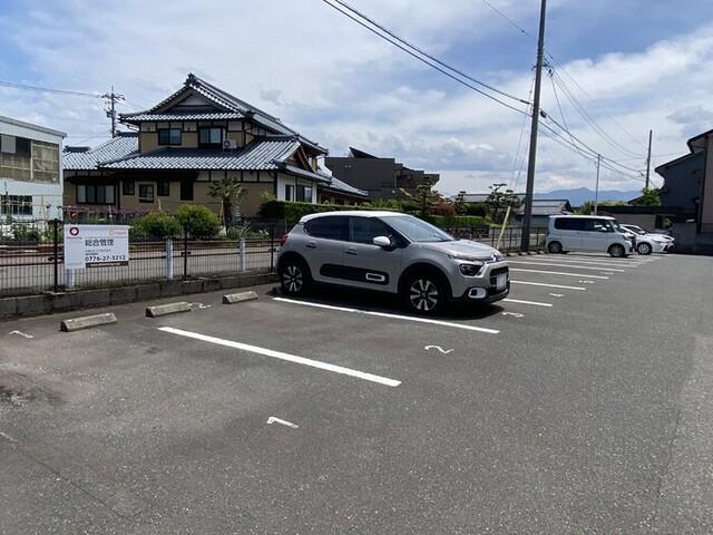 アバンテ（206） 駐車場