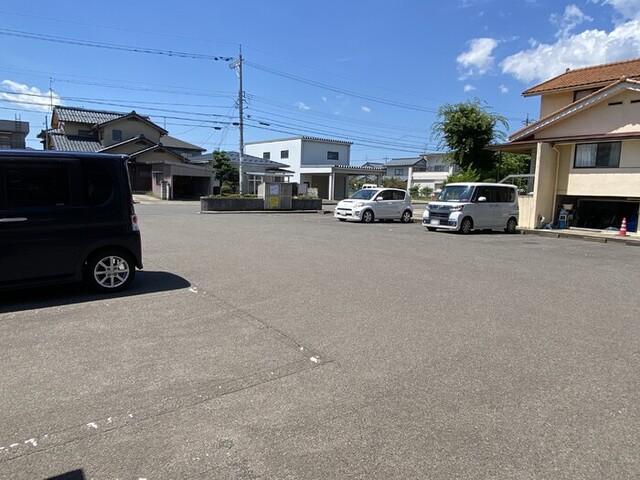 サン・モデスト（301） 駐車場