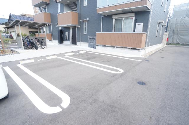 Luce Solare(ルチェ ソラーレ)（105） 駐車場