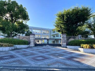 みよし市立三吉小学校：571m