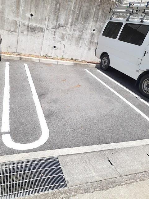 ルミナスＡ（203） 駐車場