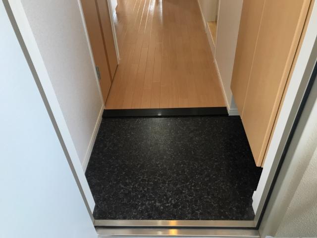 ラッフル金城 玄関
