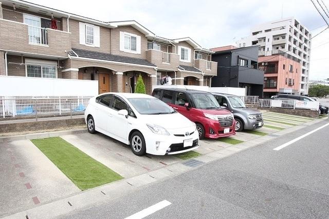 シュティール緑山（101） 駐車場