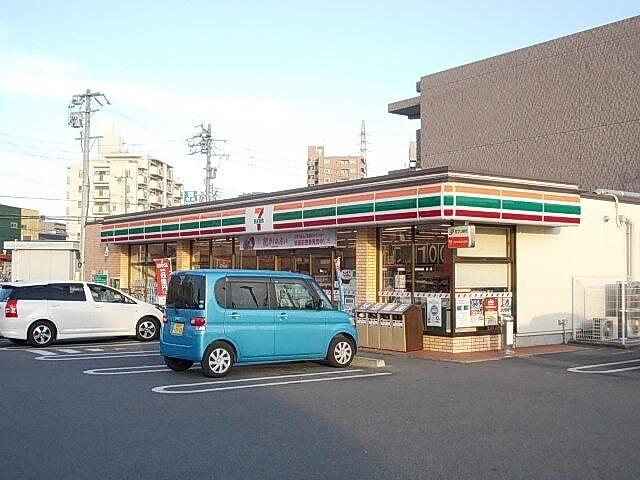 セブンイレブン：300m