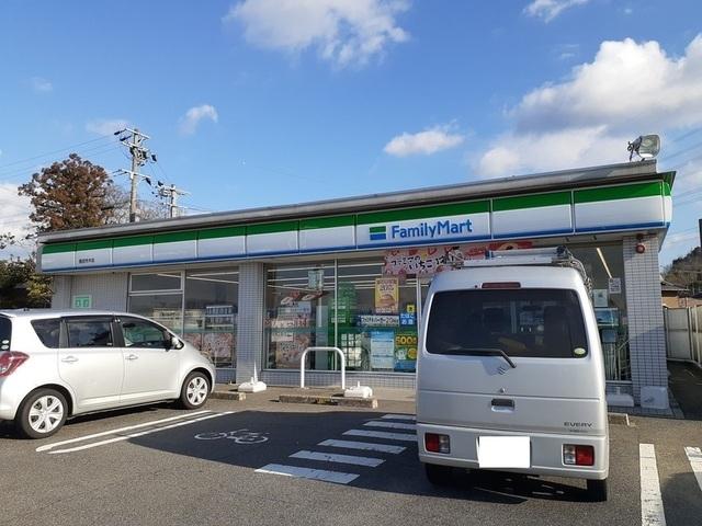 ファミリーマート：550m