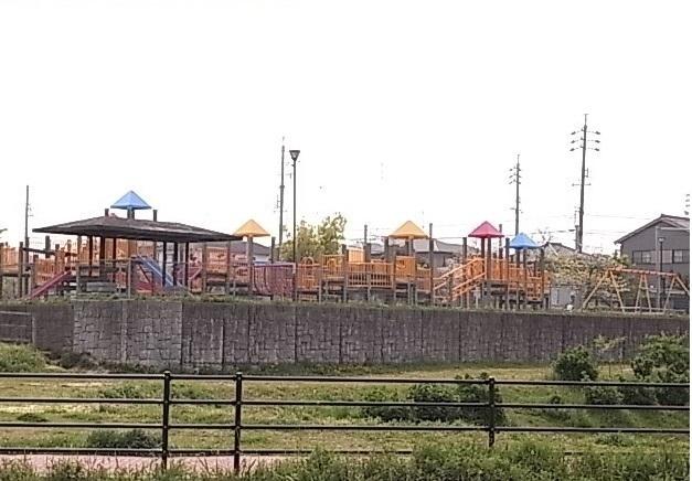 小垣江公園：600m