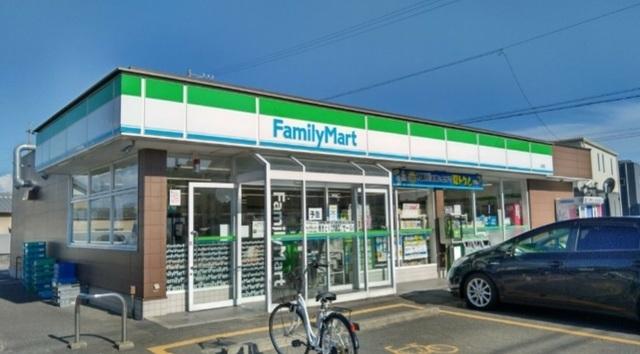 ファミリーマート：140m