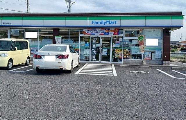 ファミリーマート：850m