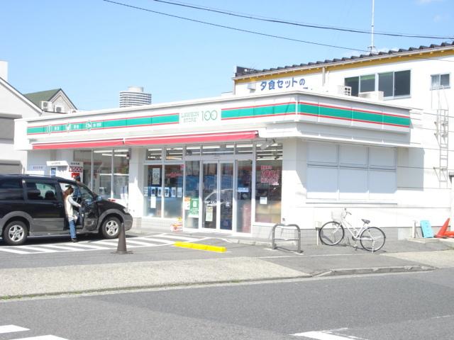 コンビニ：270m