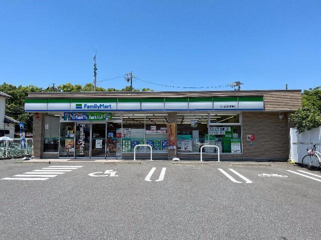 ファミリーマート中川富田公園東店：1151m