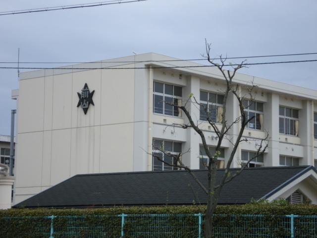 前山小学校：1446m