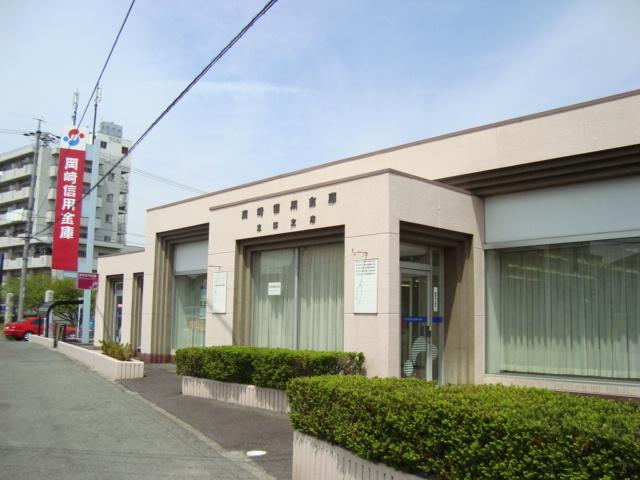 岡崎信用金庫：160m