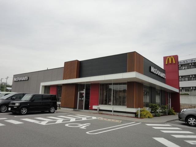 マクドナルド東名三好インター店：751m