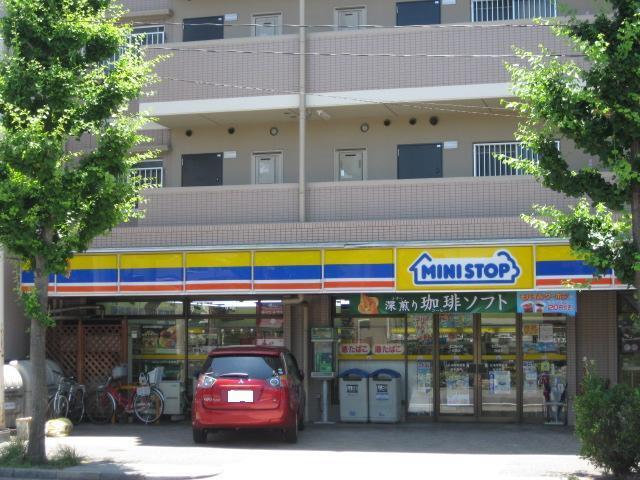 ミニストップ露橋店：303m