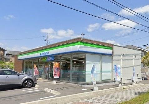 ファミリーマート泉田町店：550m