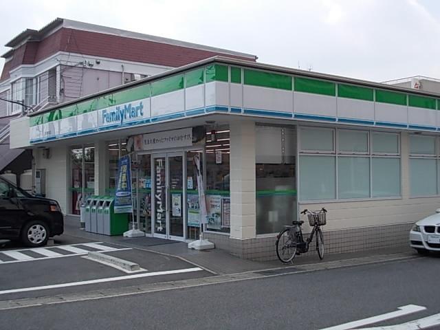 ファミリーマート赤池駅前店：750m