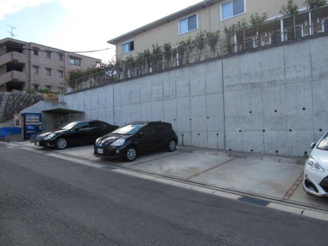パークヒルズ ミモザ（102） 駐車場