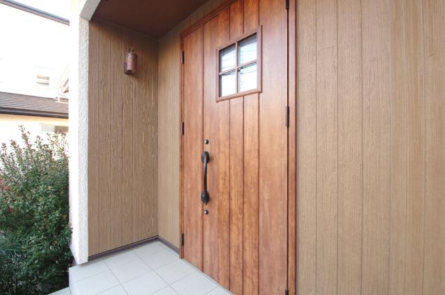 重厚感のある玄関扉