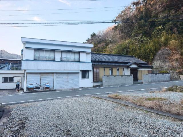 2棟が接続しています（2階建て部分が未登記）