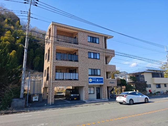 堅牢なRC造の４階建てです