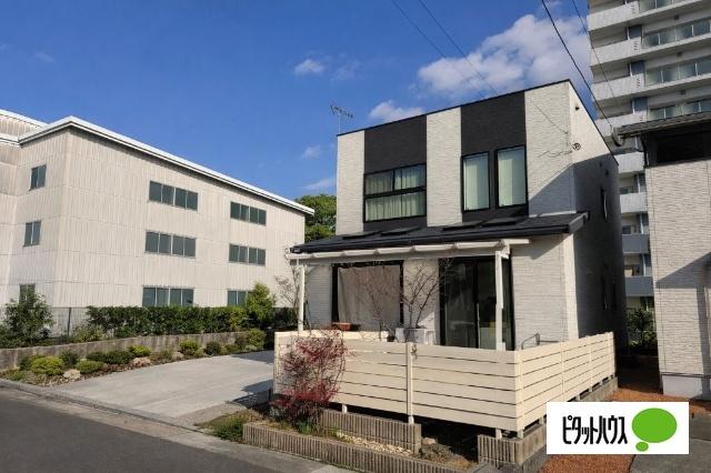 車楽々２台ですAI編集画像