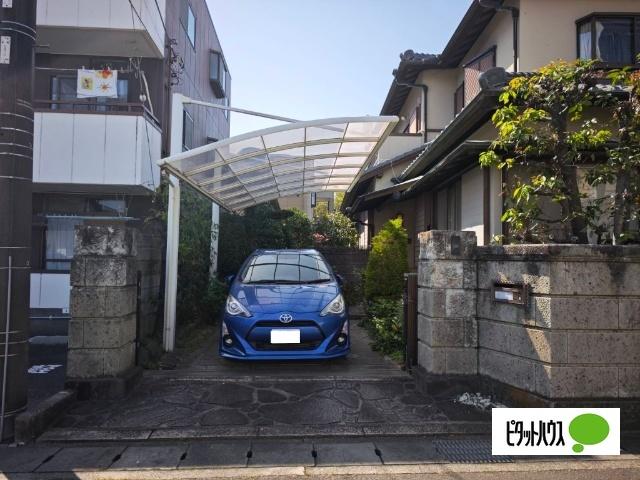 駐車場はカーポート付き