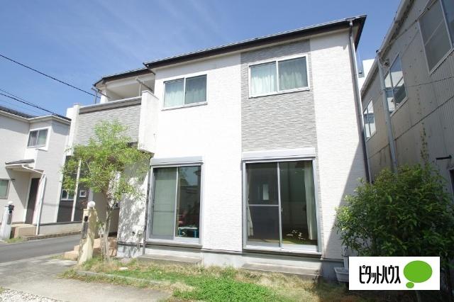 プレーンな外観の戸建て住宅