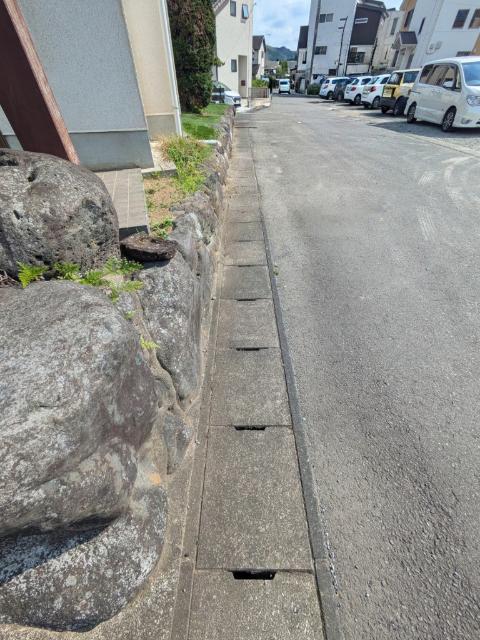 三島市沢地中古住宅 前面道路含む現地写真