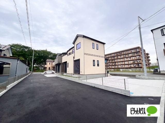 清水町伏見　新築戸建　D号棟 前面道路含む現地写真