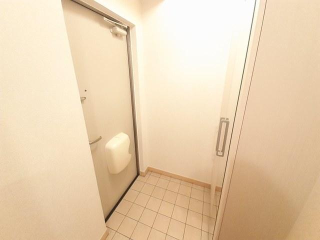 ヴィオレッタ（201） 玄関
