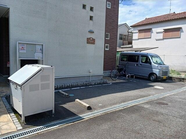 ヴィオレッタ（201） 駐車場