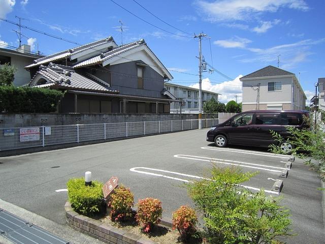 ヴィラ西明分（102） 駐車場