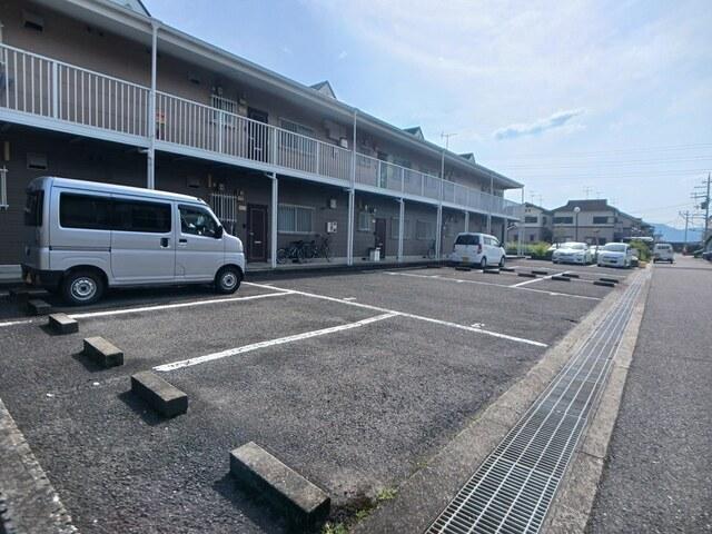 ファミールハイツ（203） 駐車場