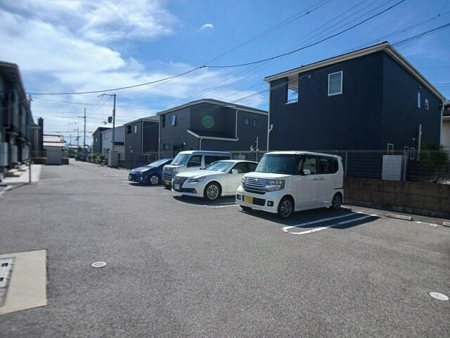 プロフィット（305） 駐車場