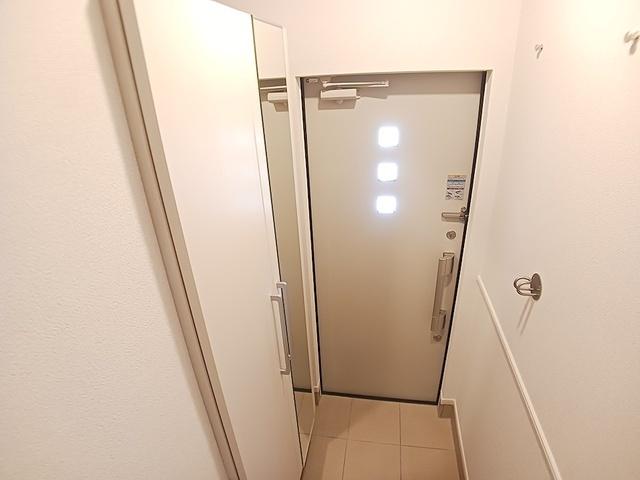 サンシャイン中曽司（204） 玄関