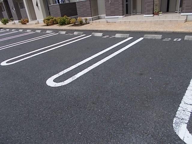ヴァンベール　Ⅴ（103） 駐車場