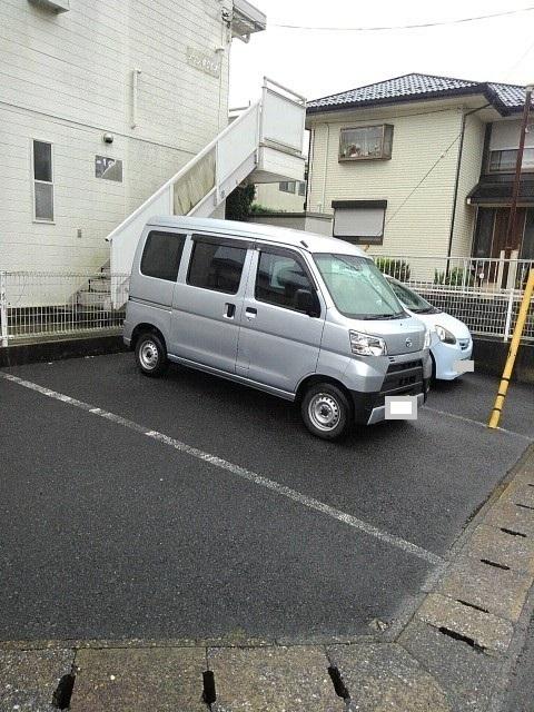 メゾンゆりの木（201） 駐車場
