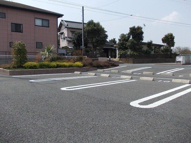 インペリアルⅡ（104） 駐車場