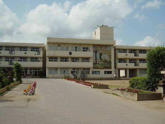 実住小学校：2300m