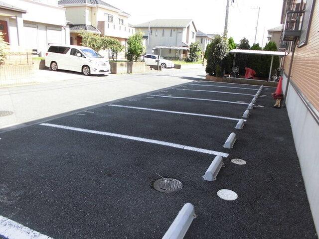 Royal Garden 400＆16　ＡＢＣＤ（A101） 駐車場