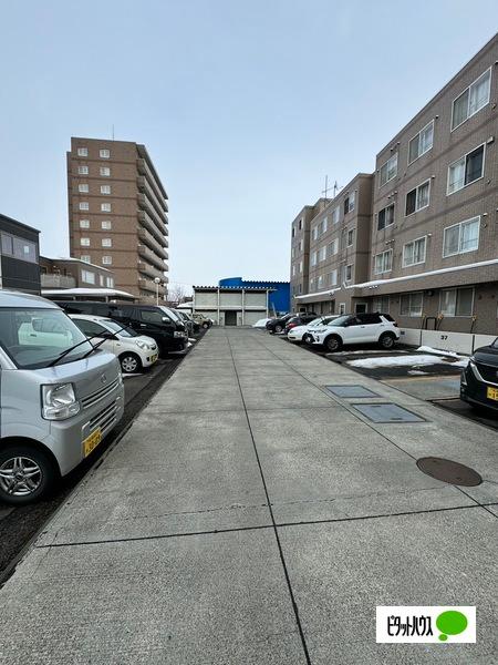 クルーザーバレー百合が原パークマンション 駐車場
