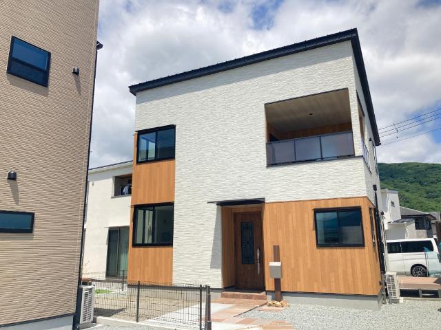 斬新な外壁の色合い