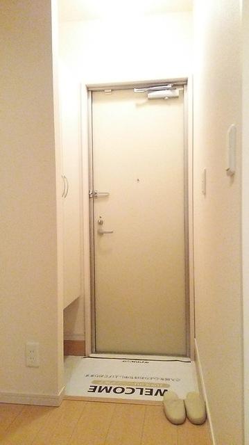 ロイヤルクレッセント西登戸参番館（103） 玄関