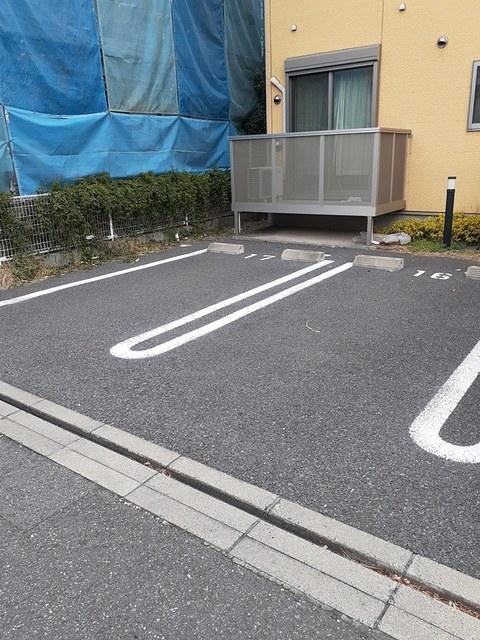 ウエストヒルパーシモン（201） 駐車場