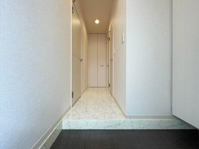 グリーンコート貝塚３号館（102） 玄関