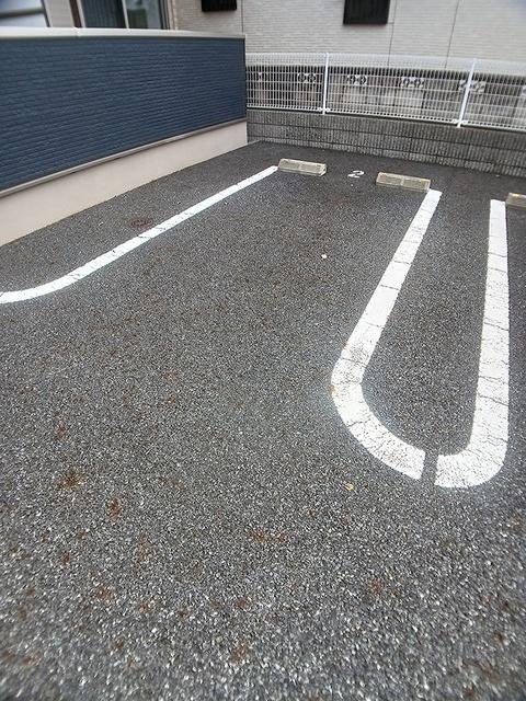 クロスロード　プラス　Ｙ（101） 駐車場