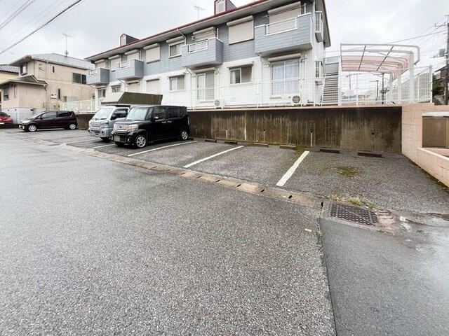ピュアパレス（203） 駐車場