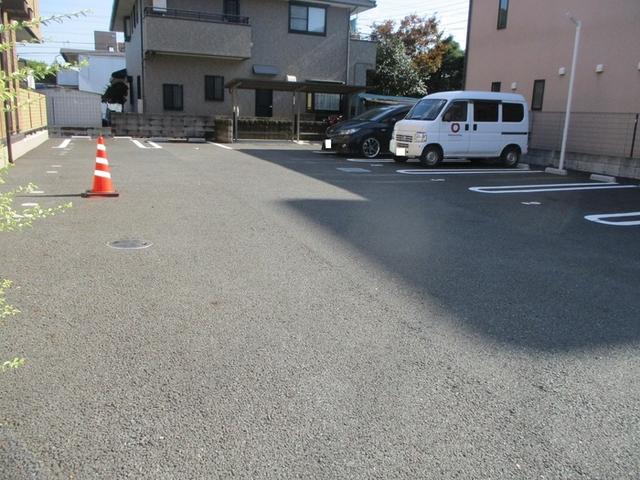 ウィステリア（102） 駐車場