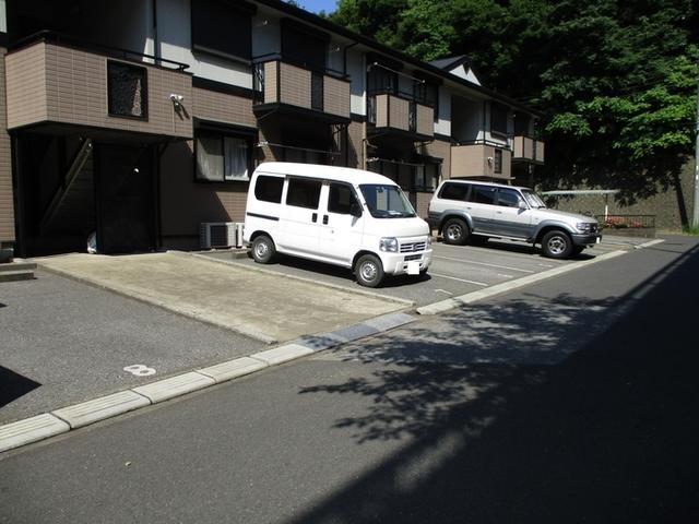 クレアンヌーヴ（203） 駐車場
