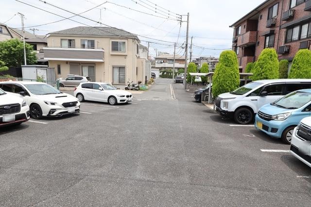 ロイヤルクレッセント西登戸参番館（103） 駐車場